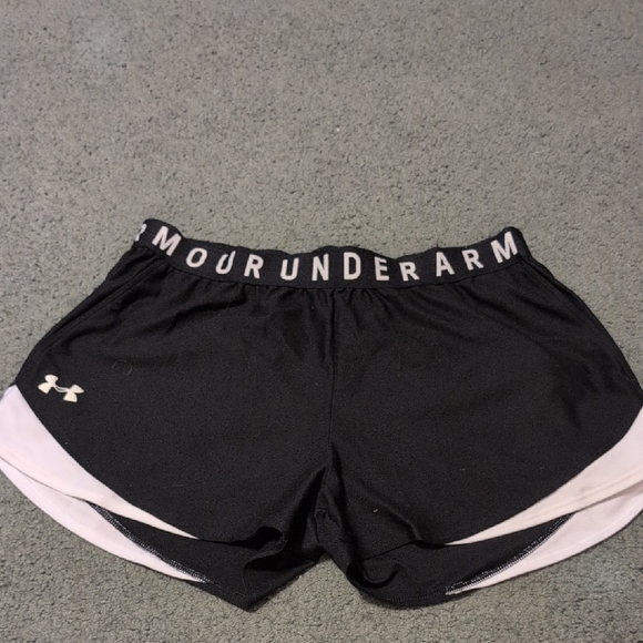 Under Armour Women's Athletic Shorts in Black and White - Picture 1 of 3